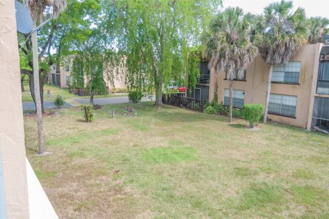 Condo in Lauderhill, Florida, 1 bedroom  № 1152176 - photo 14