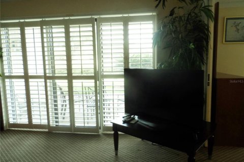 Condo in Wesley Chapel, Florida, 3 bedrooms  № 1376647 - photo 7