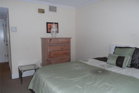 Condo in Wesley Chapel, Florida, 3 bedrooms  № 1376647 - photo 15