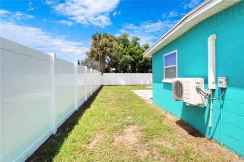 House in Largo, Florida 3 bedrooms, 72.93 sq.m. № 1339836 - photo 28