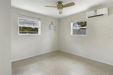 House in Largo, Florida 3 bedrooms, 72.93 sq.m. № 1339836 - photo 19