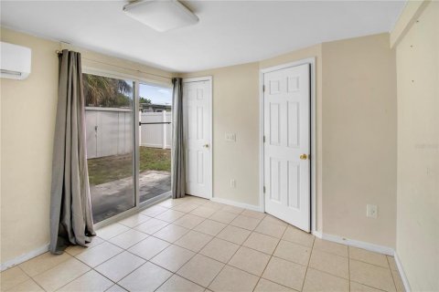 House in Largo, Florida 3 bedrooms, 72.93 sq.m. № 1339836 - photo 23