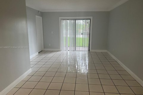Condominio en venta en Hialeah, Florida, 2 dormitorios, 71.53 m2 № 845735 - foto 3