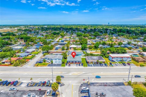 Immobilier commercial à vendre à Pembroke Pines, Floride: 244.43 m2 № 1150759 - photo 10