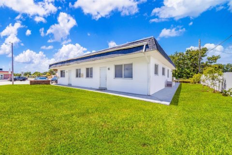 Immobilier commercial à vendre à Pembroke Pines, Floride: 244.43 m2 № 1150759 - photo 4