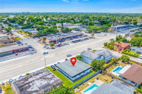 Immobilier commercial à vendre à Pembroke Pines, Floride: 244.43 m2 № 1150759 - photo 13