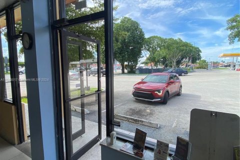 Propiedad comercial en venta en Miami, Florida № 1330739 - foto 5