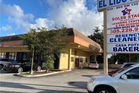 Propiedad comercial en venta en Miami, Florida № 1330739 - foto 1