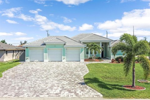 Casa en venta en Cape Coral, Florida, 4 dormitorios, 240.06 m2 № 1144377 - foto 1