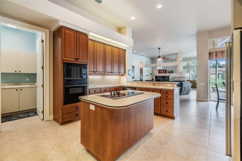 Casa en venta en Tampa, Florida, 5 dormitorios, 374.3 m2 № 1369897 - foto 9