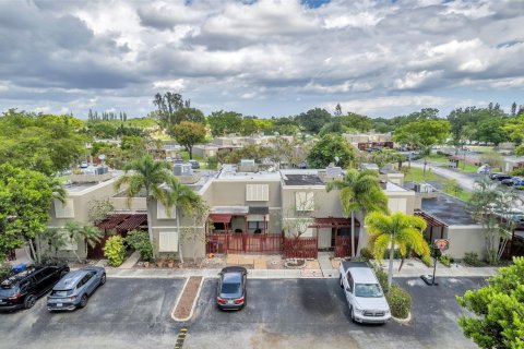 Townhouse in Pembroke Pines, Florida 3 bedrooms, 140.38 sq.m. № 1081680 - photo 8