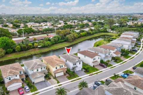 Villa ou maison à vendre à Deerfield Beach, Floride: 4 chambres, 203.46 m2 № 1081708 - photo 9