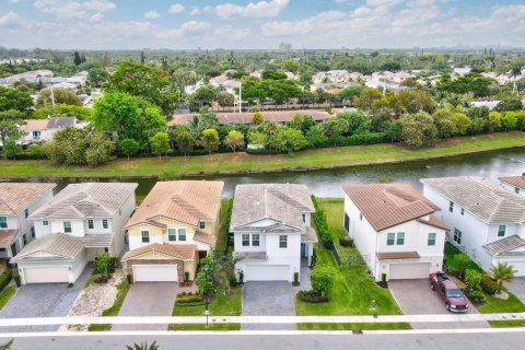 Villa ou maison à vendre à Deerfield Beach, Floride: 4 chambres, 203.46 m2 № 1081708 - photo 4