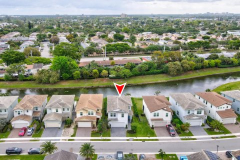 Villa ou maison à vendre à Deerfield Beach, Floride: 4 chambres, 203.46 m2 № 1081708 - photo 10