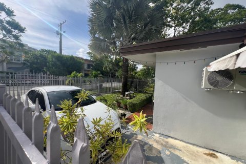 Propiedad comercial en venta en Miami, Florida, 198.07 m2 № 1351736 - foto 19