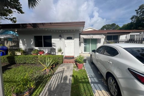 Propiedad comercial en venta en Miami, Florida, 198.07 m2 № 1351736 - foto 23