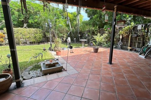 House in Miami, Florida 3 bedrooms, 181.35 sq.m. № 1351785 - photo 9