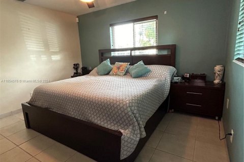 Casa en venta en Miami, Florida, 3 dormitorios, 181.35 m2 № 1351785 - foto 12