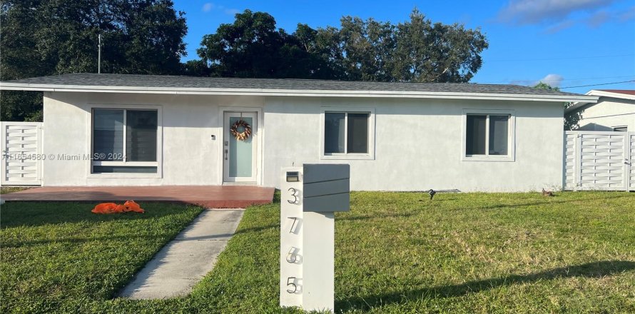 House in Miami Gardens, Florida 3 bedrooms, 116.69 sq.m. № 1351786