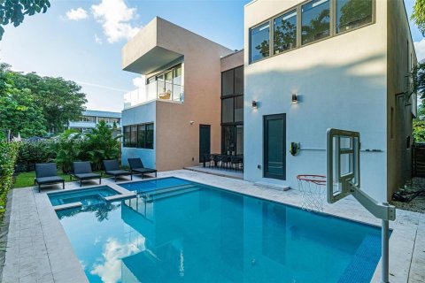 Villa ou maison à vendre à Miami, Floride: 4 chambres, 288.37 m2 № 1321659 - photo 3