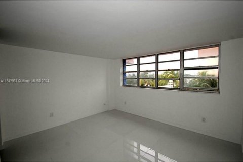 Condominio en venta en Miami Beach, Florida, 1 dormitorio, 78.97 m2 № 1321656 - foto 6