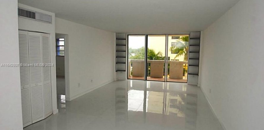 Condominio en Miami Beach, Florida, 1 dormitorio  № 1321656