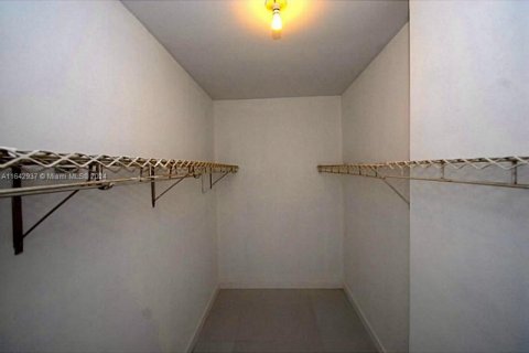 Condo in Miami Beach, Florida, 1 bedroom  № 1321656 - photo 9