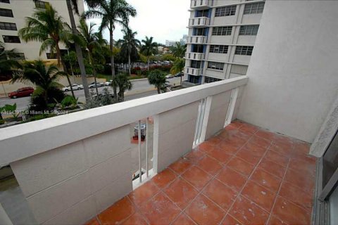 Condominio en venta en Miami Beach, Florida, 1 dormitorio, 78.97 m2 № 1321656 - foto 5