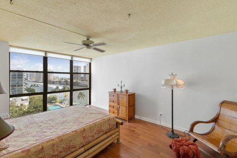 Condominio en venta en Hallandale Beach, Florida, 2 dormitorios, 104.98 m2 № 1168783 - foto 9
