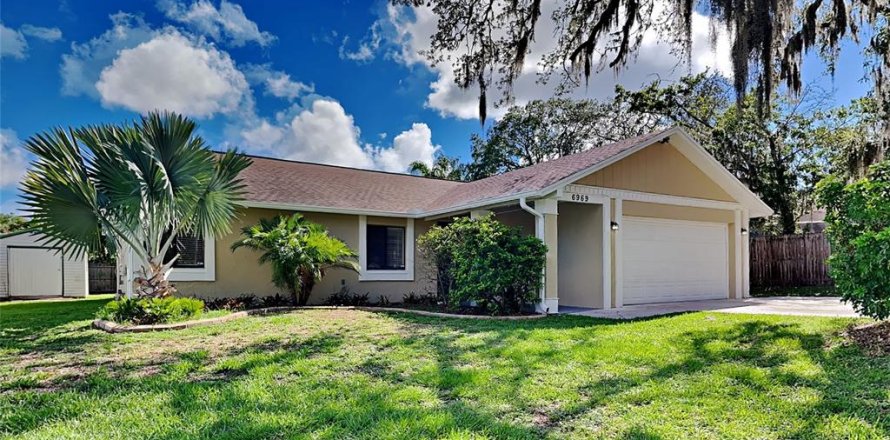 House in New Port Richey, Florida 3 bedrooms, 131.92 sq.m. № 1407339