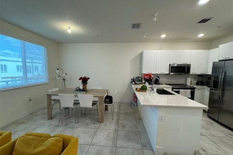 Condo in Doral, Florida, 3 bedrooms in LANDMARK  № 1177994 - photo 7