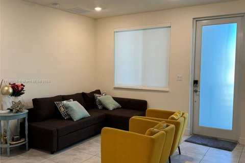 Condo in Doral, Florida, 3 bedrooms in LANDMARK  № 1177994 - photo 1