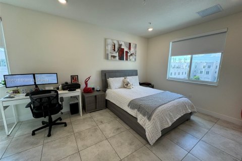 Condo in Doral, Florida, 3 bedrooms in LANDMARK  № 1177993 - photo 14