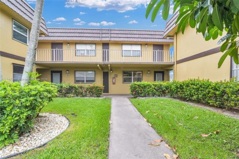 Condo in Delray Beach, Florida, 1 bedroom  № 1329830 - photo 1