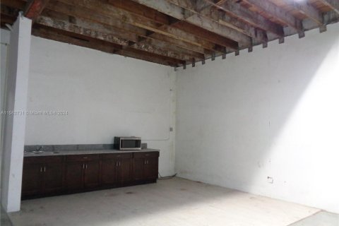 Propiedad comercial en venta en Miami, Florida № 1162341 - foto 10