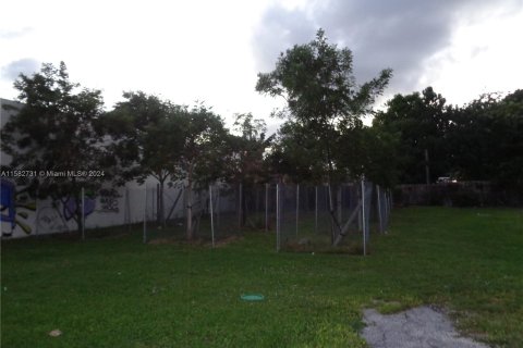 Propiedad comercial en venta en Miami, Florida № 1162341 - foto 5