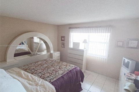 Condo in Dania Beach, Florida, 2 bedrooms  № 660549 - photo 8