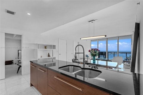 Condo in Miami, Florida, 2 bedrooms  № 1146354 - photo 13