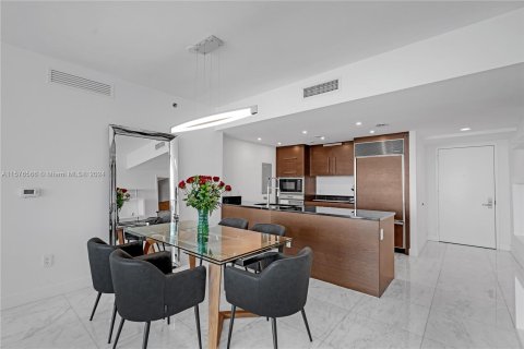 Copropriété à vendre à Miami, Floride: 2 chambres, 121.98 m2 № 1146354 - photo 17