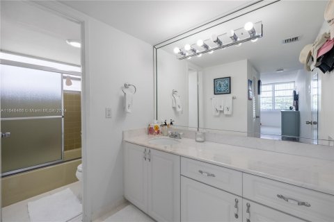 Condo in North Miami Beach, Florida, 3 bedrooms  № 1331012 - photo 15