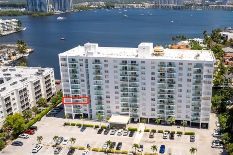 Condominio en venta en North Miami Beach, Florida, 3 dormitorios, 106.37 m2 № 1331012 - foto 3