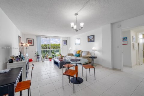 Condominio en venta en North Miami Beach, Florida, 3 dormitorios, 106.37 m2 № 1331012 - foto 10