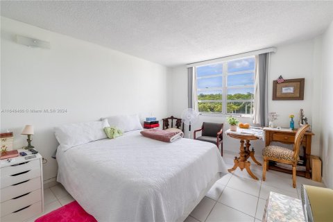 Condominio en venta en North Miami Beach, Florida, 3 dormitorios, 106.37 m2 № 1331012 - foto 18