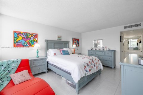 Condominio en venta en North Miami Beach, Florida, 3 dormitorios, 106.37 m2 № 1331012 - foto 12