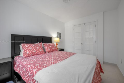 Condo in North Miami Beach, Florida, 3 bedrooms  № 1331012 - photo 22