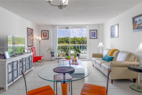 Condominio en venta en North Miami Beach, Florida, 3 dormitorios, 106.37 m2 № 1331012 - foto 11