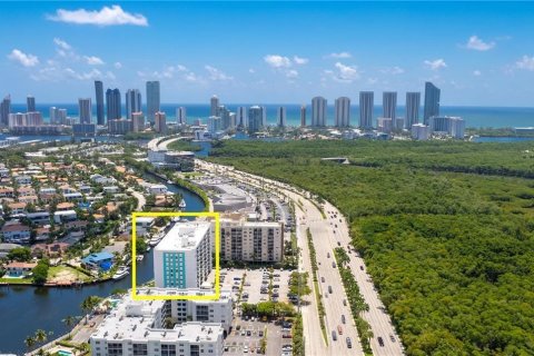 Condominio en venta en North Miami Beach, Florida, 3 dormitorios, 106.37 m2 № 1331012 - foto 1