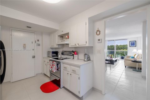 Condo in North Miami Beach, Florida, 3 bedrooms  № 1331012 - photo 7