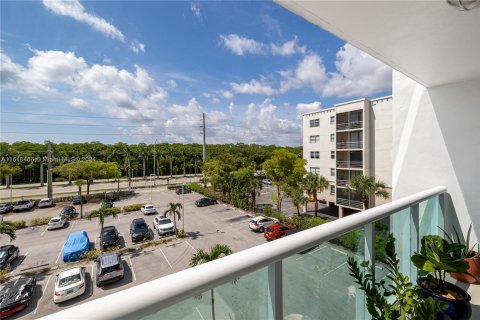 Condo in North Miami Beach, Florida, 3 bedrooms  № 1331012 - photo 29