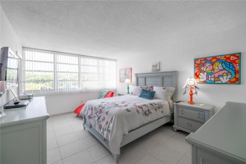 Condominio en venta en North Miami Beach, Florida, 3 dormitorios, 106.37 m2 № 1331012 - foto 13